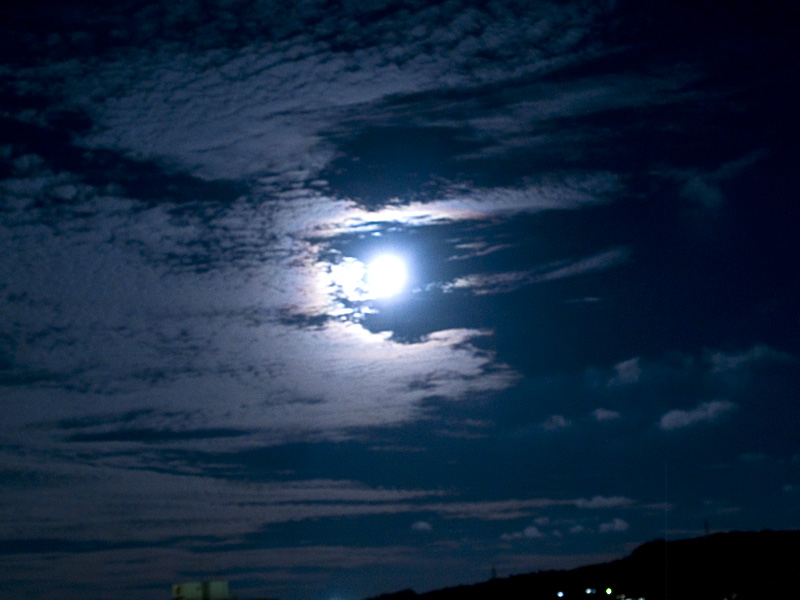 070927_06moon_bow_g.jpg