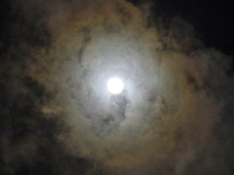 071025_03fullmoon_kasa.jpg
