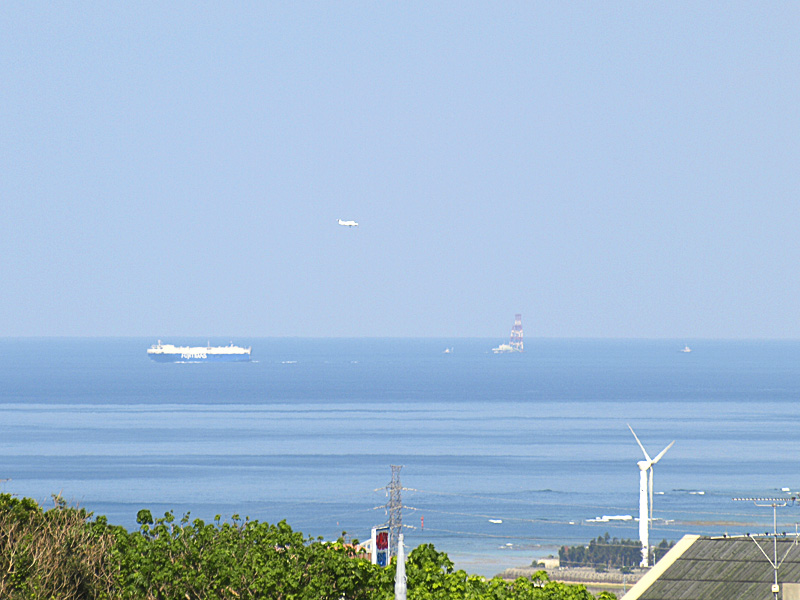 080306_05ship_plane.jpg