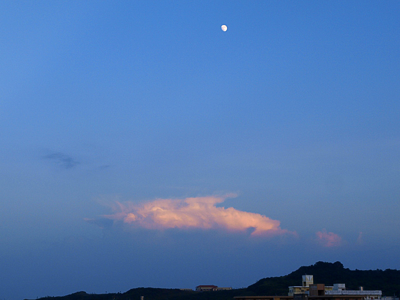 080813_07cl_moon_g.jpg